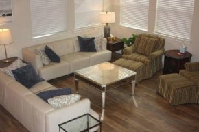 4 Bedroom - Luxury Home and Bedding -Sleeps 9